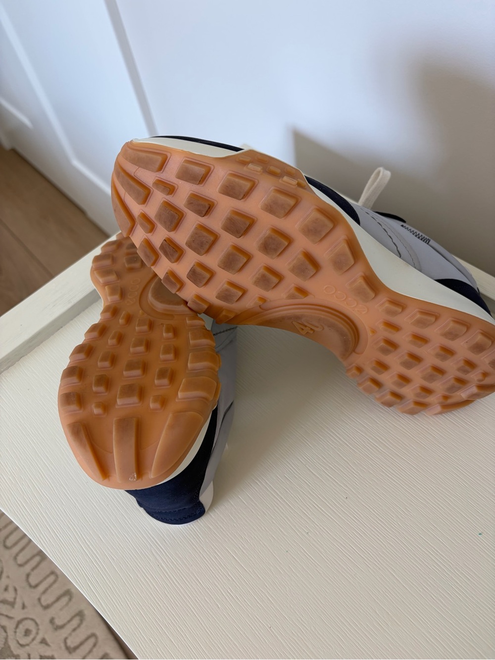 Ecco women’s lifestyle Sneakers in Navy and Gum